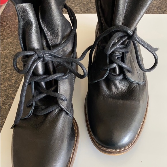 NWOT beautiful, glove-leather booties from Spain! - Picture 2 of 5